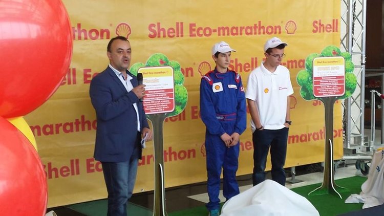 Отборът на гимназията в Чепеларе замина за международното състезание  Shell Eco-marathon 2016 с автомобил на бъдещето- с алуминиево шаси и куп екстри