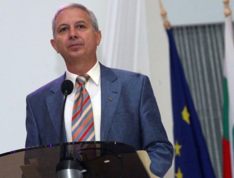 Огнян Герджиков: ГЕРБ, БСП и ДПС да издигнат царя за президент