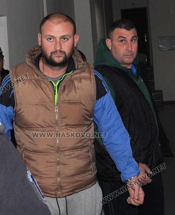 Двама за постоянно в ареста за 1700 г дрога и прегазен полицай