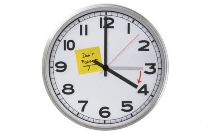 Местим стрелките на часовника с час напред