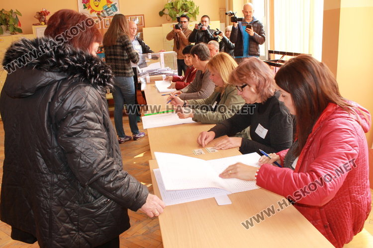Паралелно преброяване в Димитровград: ГЕРБ получава 35%, БСП - 32%