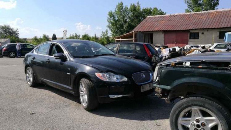 Три автомобила, издирвани от Интерпол, откриха в Банкя