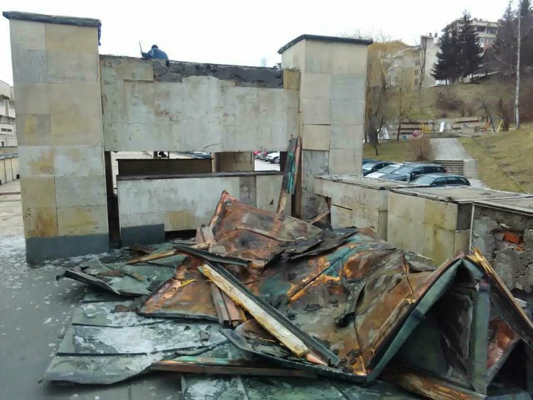 Община Смолян предупреждава: Не излизайте от домовете си, между 12:00 и 14:00 ч. вятърът ще е опасно силен!