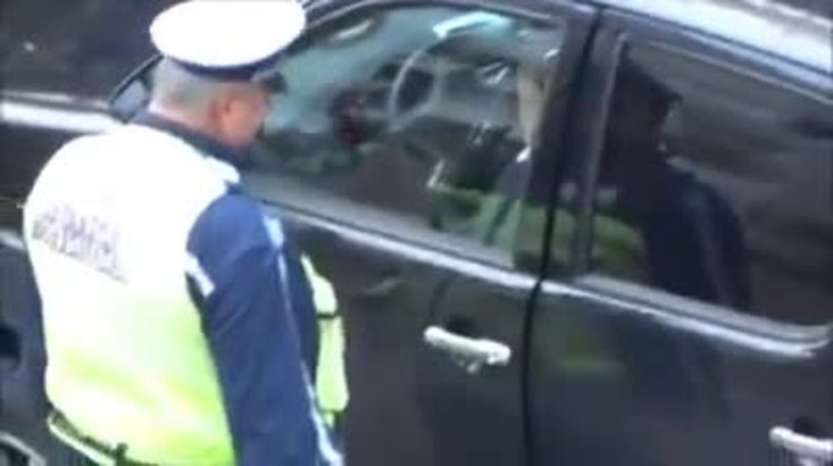 В Кърджали шетат с фалшиви табели, мома се крие от близките си