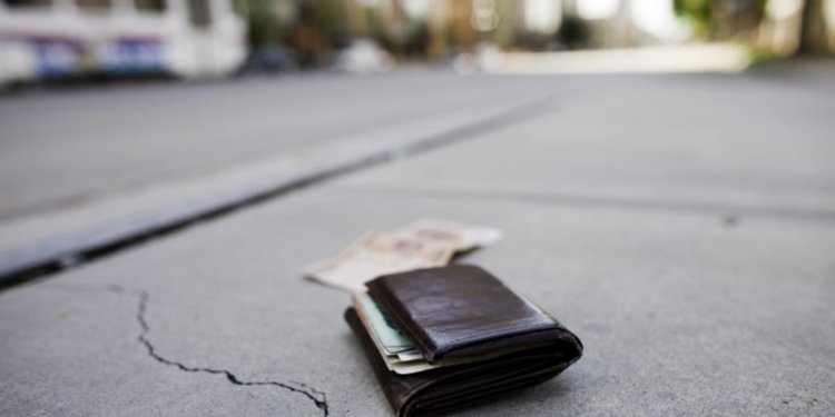 Бивша учителка от Кърджали намери пари и документи и ги предаде в полицията