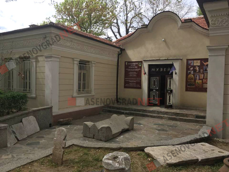 Безплатен тур на музеи и църкви в Нощта на музеите