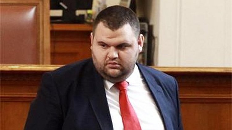 Медийната комисия прие окончателно закона на Пеевски. Единодушно и без дебати