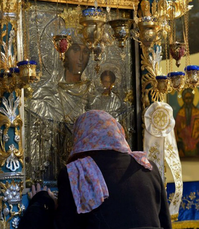 Молебен за чадородие пред иконата на Божията Майка - "Златна ябълка"