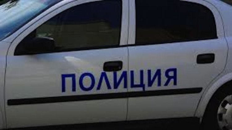 Пиян мъж троши в заведение в Златоград