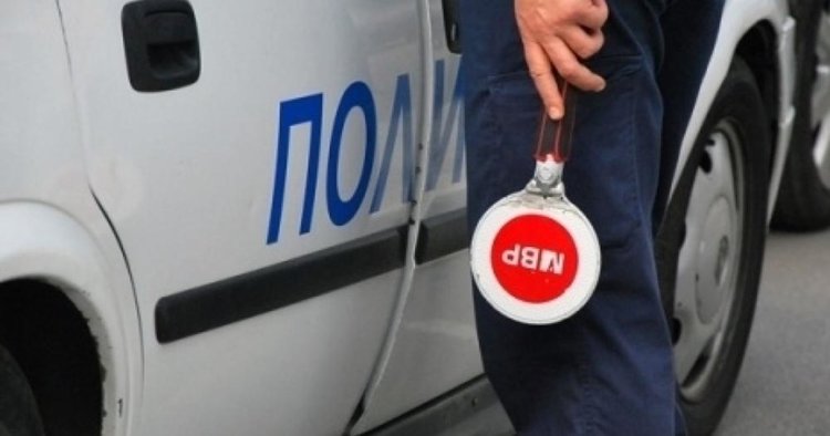 Разследват двама шофьори с трактор и уазка без регистрация