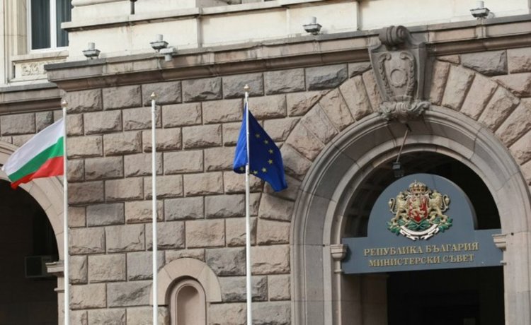 Тристранката се събира извънредно заради тока за бизнеса