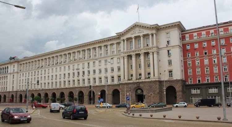 Шефът на АПИ подаде оставка