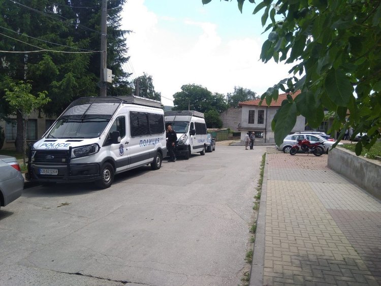 Виден местен бизнесмен арестуван заедно с кмета на Костенец  