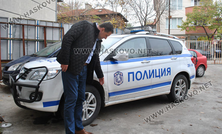 Блъсналият патрулката младеж е криминално проявен, брат му ругал полицаи