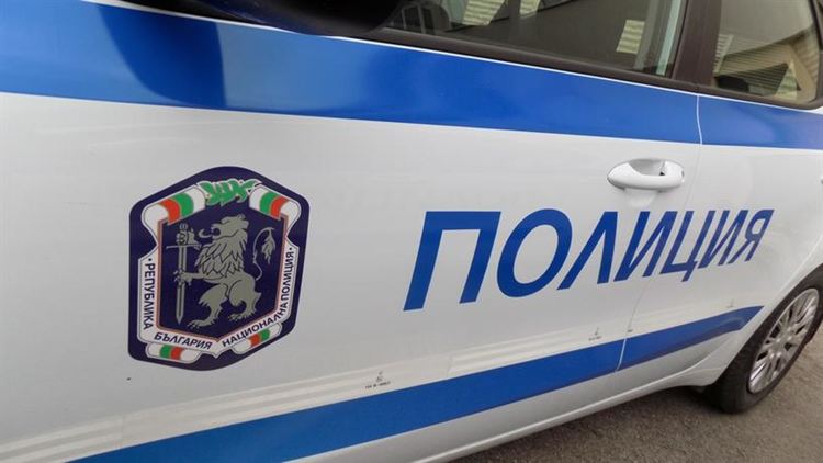 Хванаха 32-годишен да кара автомобил с чужди регистрационни табели