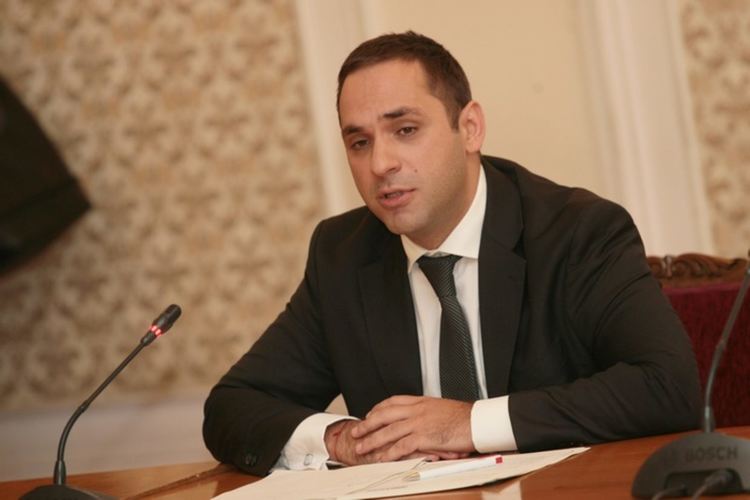 Караниколов: Преговаряме за завод с "Тесла" 