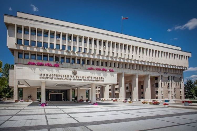 Нови 10 българи блокирани на летище в Париж