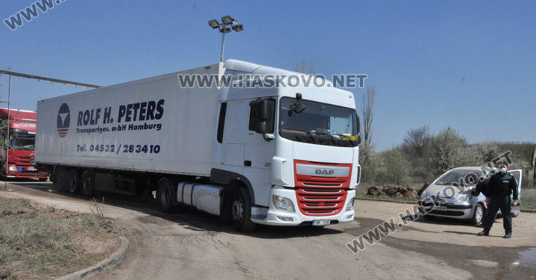 Турски тираджии се опъват на полицията, не искат да паркират край Узунджово
