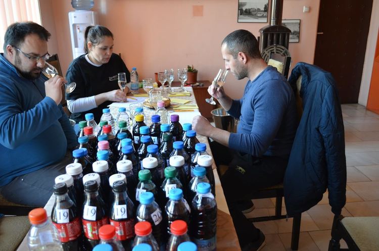 Наградиха майсторите на домашно вино 
