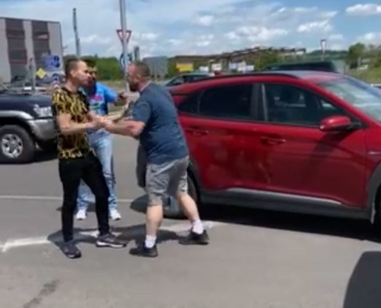 Саморазправа между водачи след засечка на коли по пътя Хасково - Димитровград