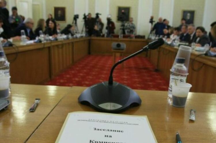 Комисията по незаконното подслушване вика Гешев следващата сряда