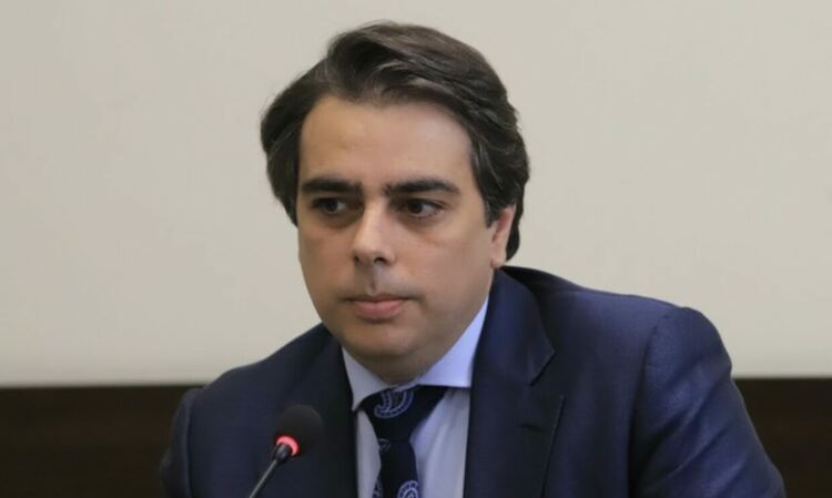 Асен Василев обяви условията, при които би останал в следващ кабинет