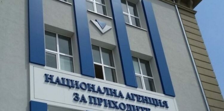 НАП пломбира 500 цистерни с гориво на рискови търговци, инспектори по бензиностанциите