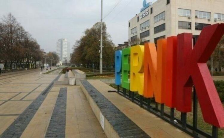 Протестиращи блокираха над час пътя Перник - София