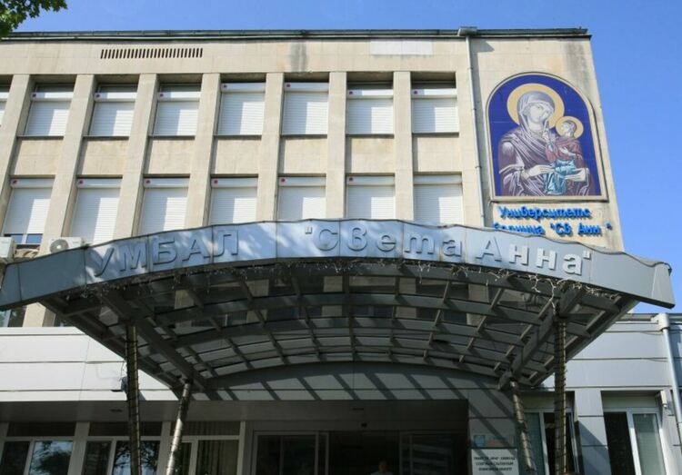 Уникална операция, спасиха 34-годишна жена и бебето ѝ