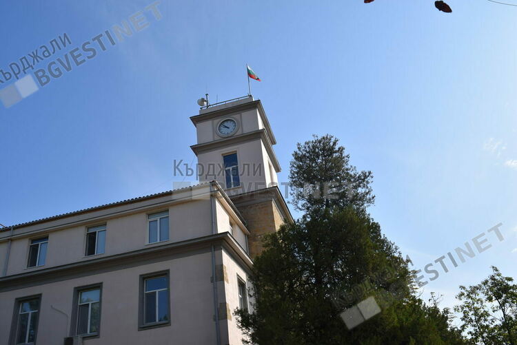 Разследват съставители на фалшиви документи в Кърджали