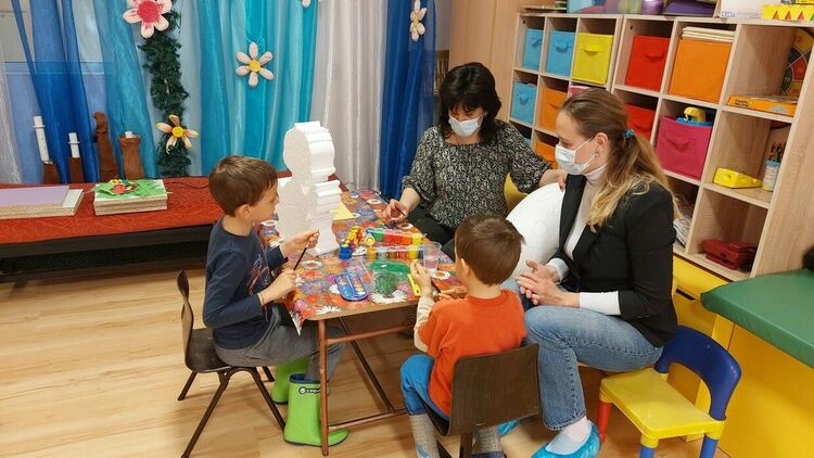 Потребители на ЦРДР-Асеновград твориха в инициативата "Цветен Великден"