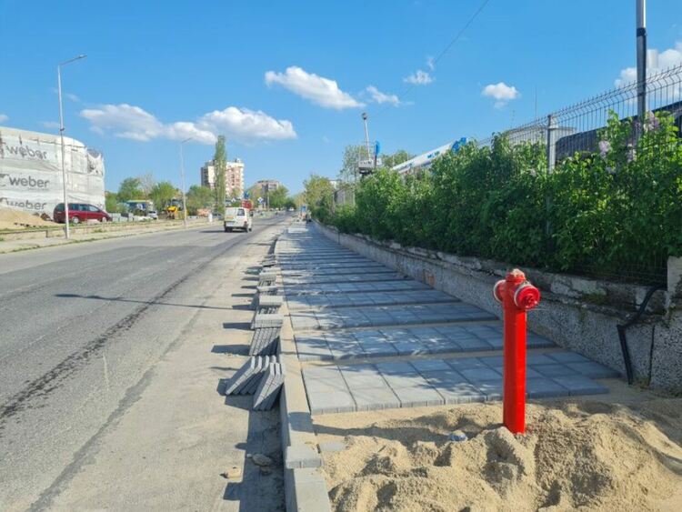 Започна благоустрояването на входа на Момчилград