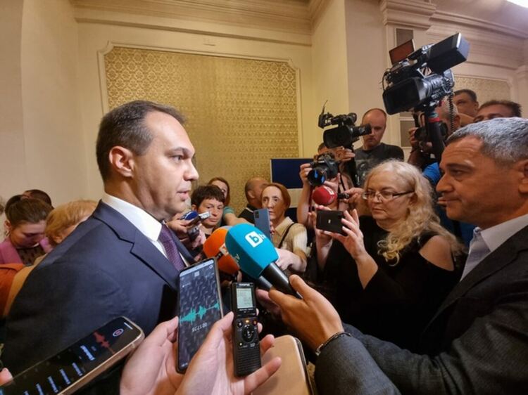 Заков: Самолетът-нарушител е следен през цялото време