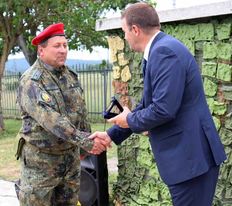 Паметен знак за 60 г. на Учебен полигон „Корен“, отличиха военнослужещи