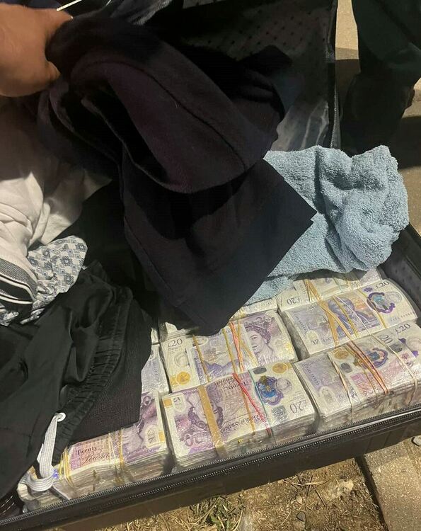 Разкриха нелегална британска и шотландска валута на "Капитан Андреево"