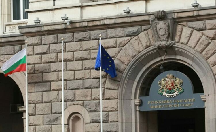Договорите за нови осем самолета F-16 отиват в парламента