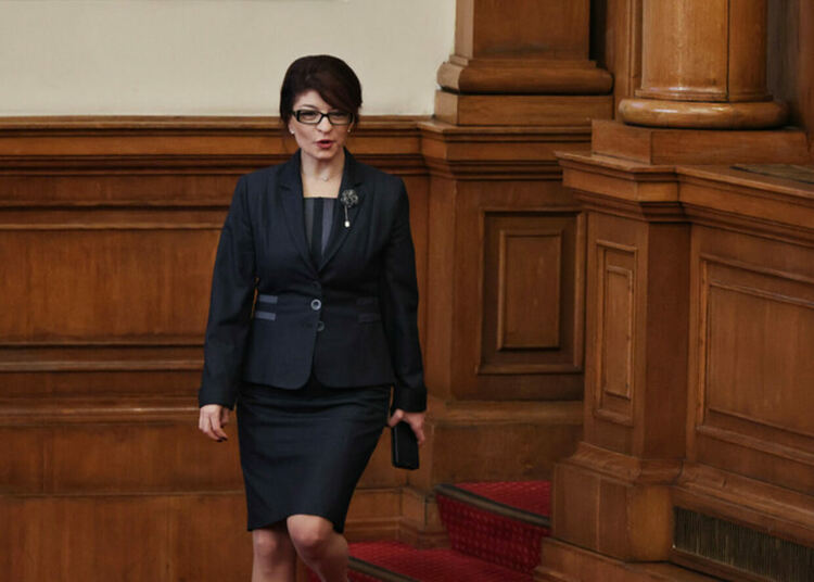 Десислава Атанасова коментира с усмивка номинацията на акад. Николай Денков