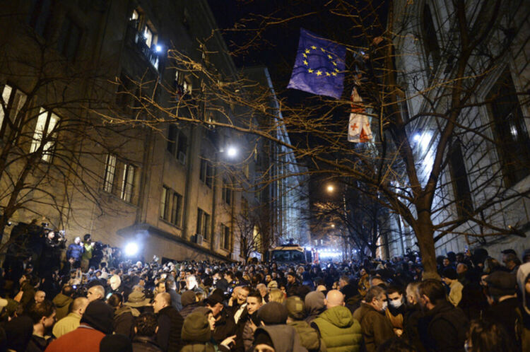 Грузинците излязоха на протест заради закон за медиите и НПО - чужди агенти