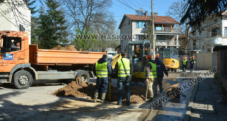 Продължава подмяната на водопровода на улица „Кюстенджа“