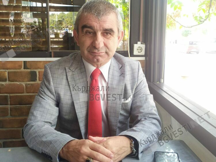   Слаба избирателна активност до обяд сред изселниците ни в Истанбул, ”Бултюрк” агитира за бойкот на  вота