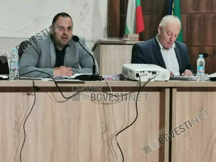 Таксиджиите" удариха на къмък"! Общинските съветници не им позволиха да вдигат цените