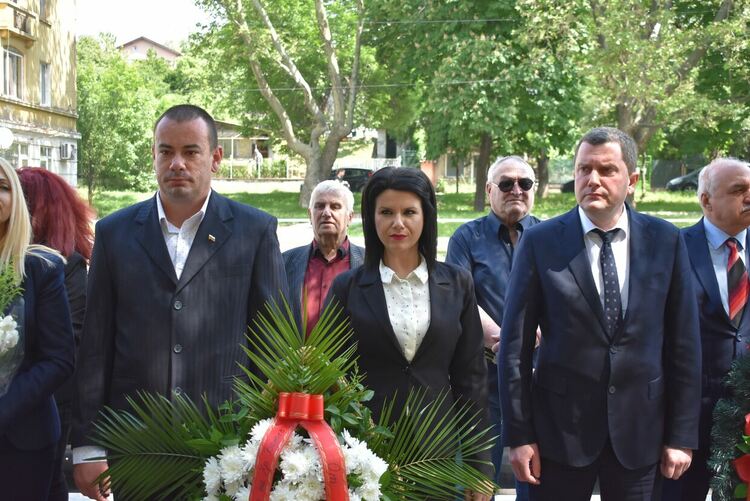 Перник се поклони пред подвига на Христо Ботев и загиналите за свободата на България