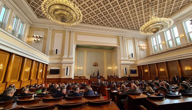 Остри реплики в НС при изслушването на министъра на отбраната