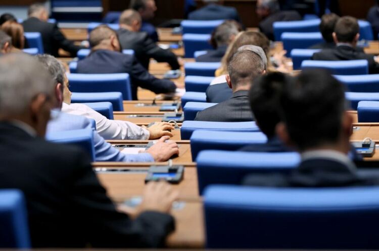 Финансовите инспекции преминават от хартиени на електронни документи, прие парламентът