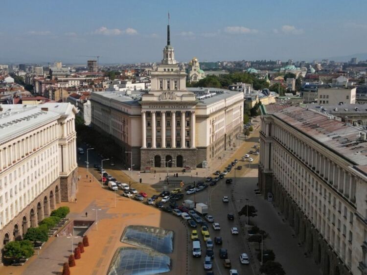 ЦИК отказа да преразгледа решението си за гласуване само с хартиени бюлетини