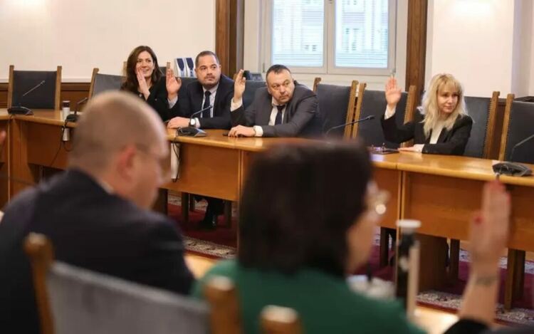 Правната комисия прекрати избора на Сарафов