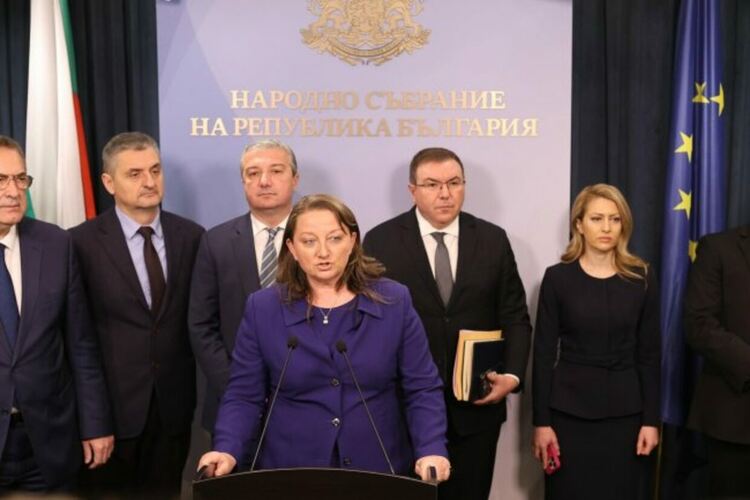 Обрат с пенсиите след среднощна буря във властта, вдигат се с около 8%