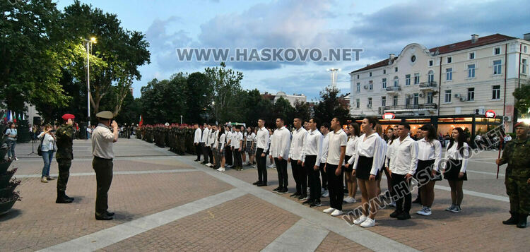 Тържествена заря-проверка за Деня на Ботев в Хасково 