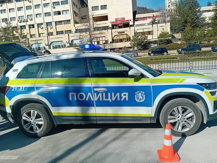 16-годишна открадна 800 евро от търговски обект в Смолян