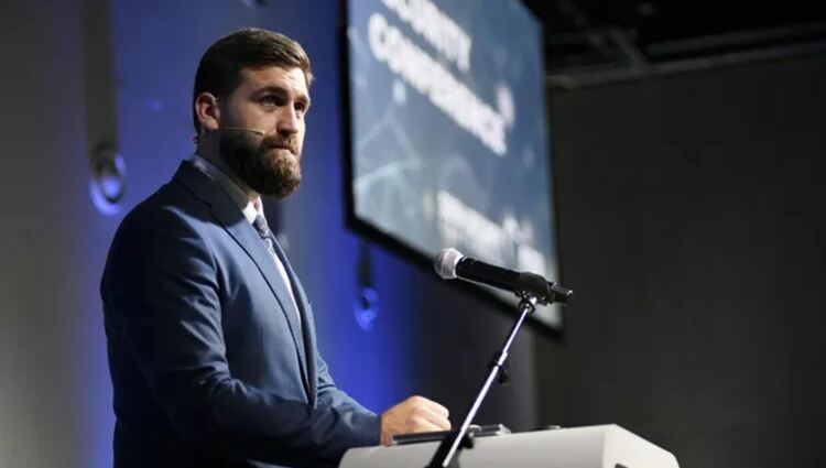 Новаков: В ЕС питат наистина ли правителството ни покровителства петролни магнати и агенти на КГБ